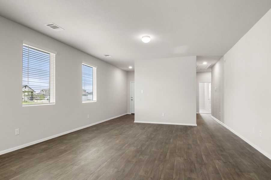 Spacious, unfurnished interior of a new home in Casetta Ranch, Kyle (Image 25).