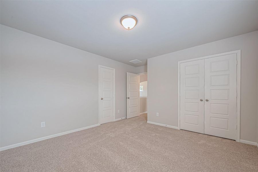 Spacious, unfurnished interior of a new home in Sunterra, Katy (Image 22). Spacious, unfurnished interior of a new home in Sunterra, Katy (Image 22).