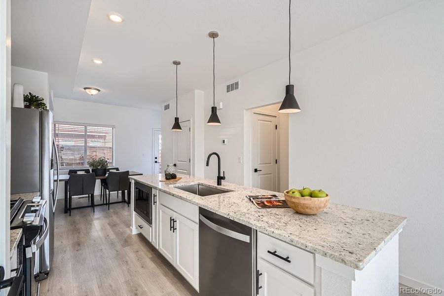 Kitchen/Dining Room Kitchen/Dining Room
