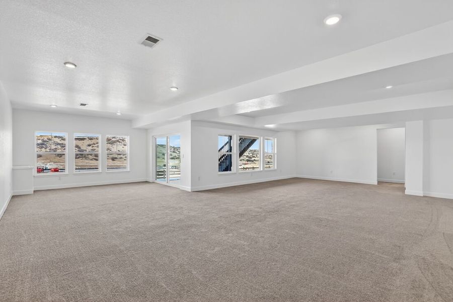 Spacious, unfurnished interior of a new home in Macanta, Castle Rock (Image 11).