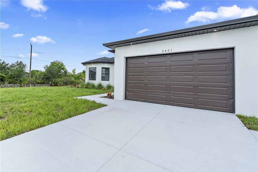 Exterior details and patio area of a home in , Lehigh Acres (Image 3).