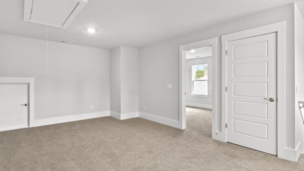 Spacious, unfurnished interior of a new home in Rolling Hills, Bolivia (Image 25).