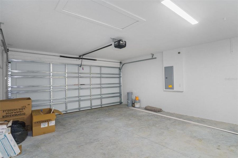 Spacious, unfurnished interior of a new home in , Weeki Wachee (Image 26).