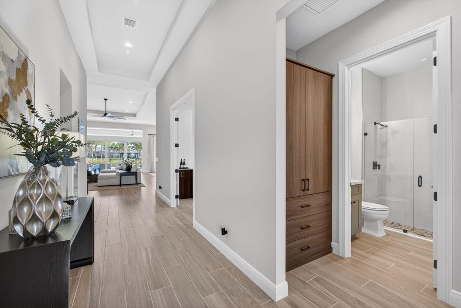 Foyer 10-web-or-mls-5D1A6059