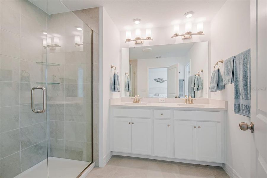 Furnished interior view inside a new home in , Orlando (Image 7).