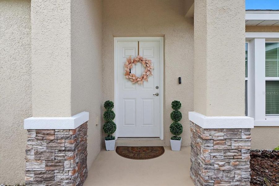 Exterior details and patio area of a home in , Ocala (Image 20).