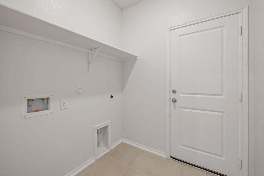 Spacious, unfurnished interior of a new home in Sonterra - Cool Water, Jarrell (Image 17).