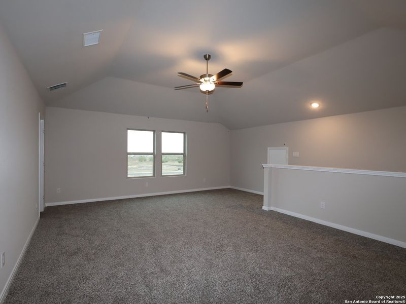 Spacious, unfurnished interior of a new home in Paloma Park, Converse (Image 34).