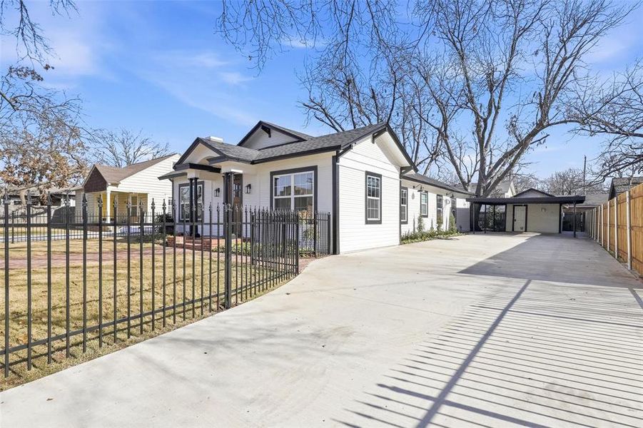 Front exterior of a new home in , Cleburne, TX, highlighting curb appeal (Image 22).