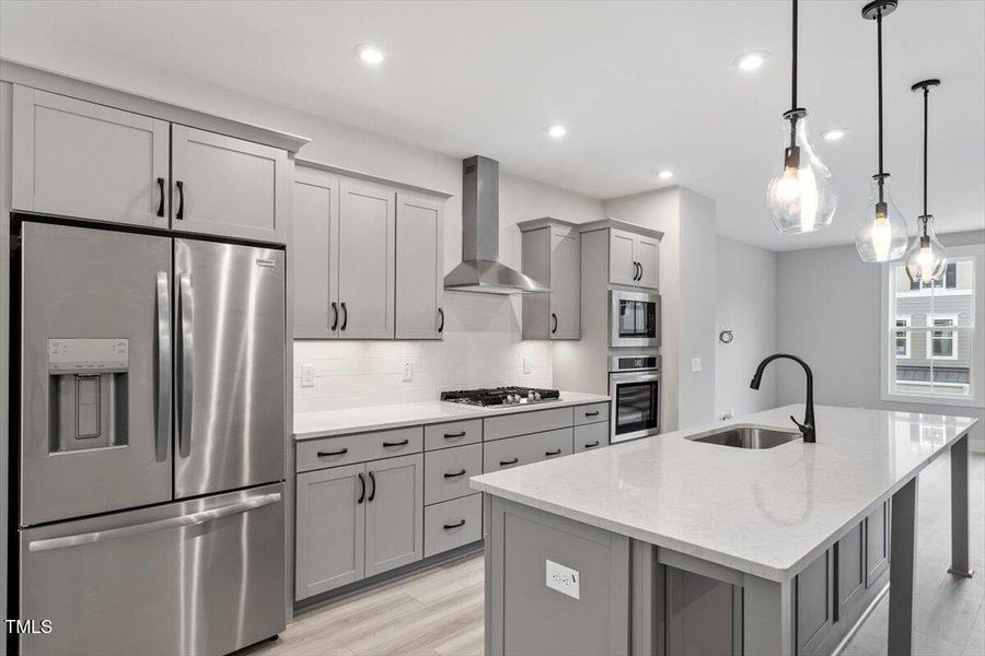 18-1111 Blackthorn Lane #9 [2248454]_18