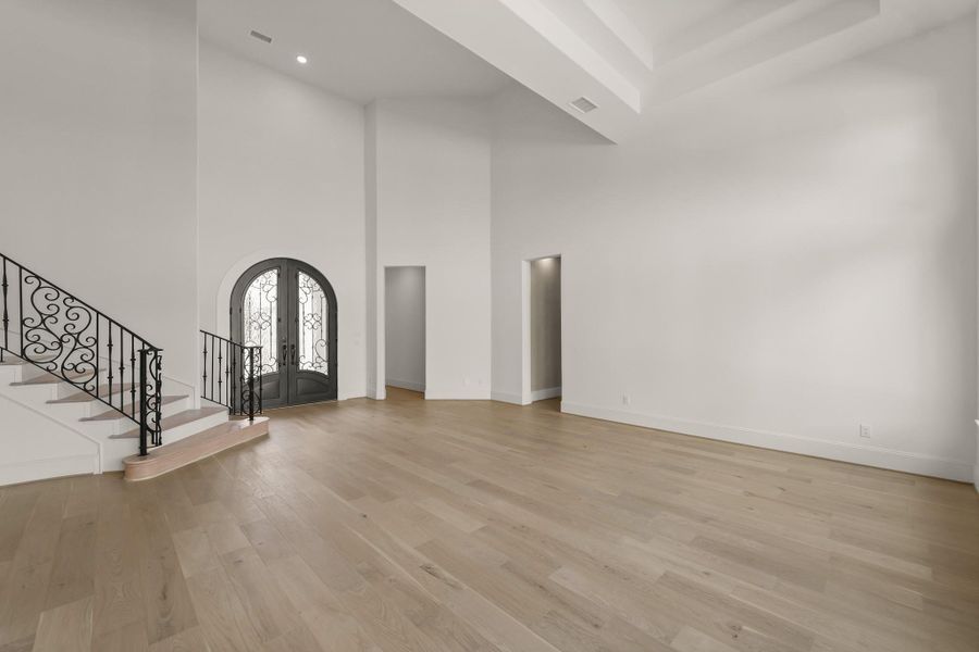 Spacious, unfurnished interior of a new home in The Park and The Reserve, Fulshear (Image 33).