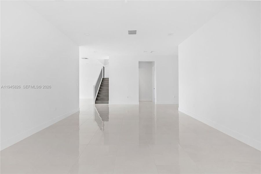 Spacious, unfurnished interior of a new home in , Boca Raton (Image 50).