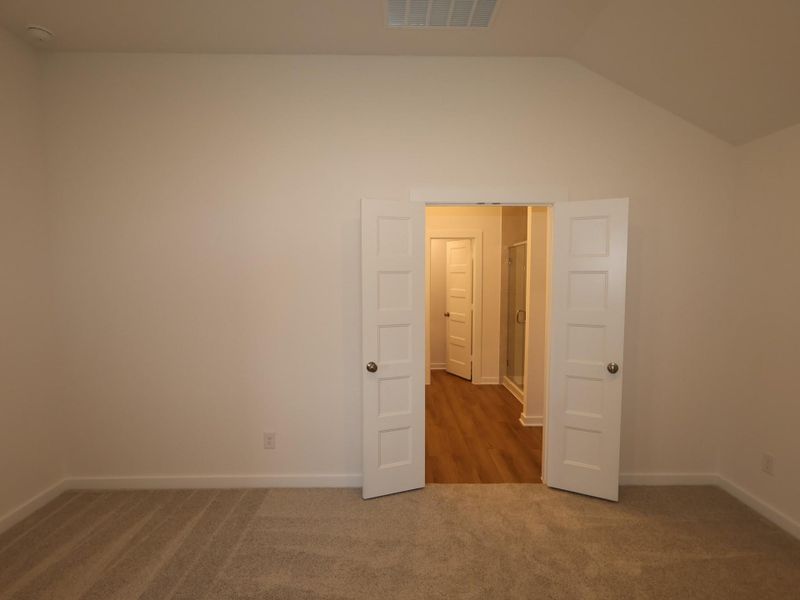 Spacious, unfurnished interior of a new home in Indian Springs, Crosby (Image 25).