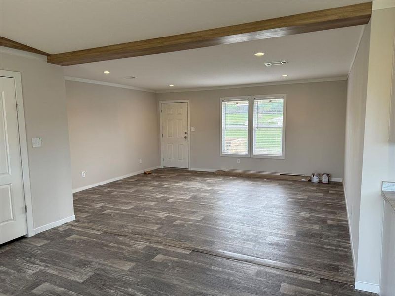 Spacious, unfurnished interior of a new home in , Weatherford (Image 9).