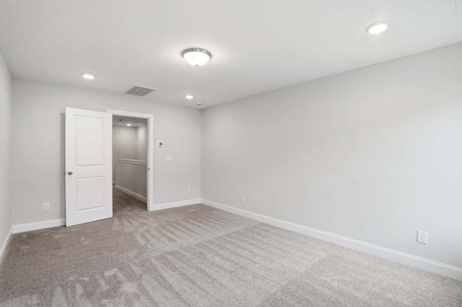 Spacious, unfurnished interior of a new home in Harrisburg Village Townhomes, Harrisburg (Image 36).