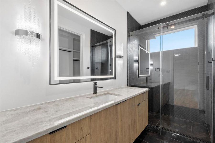 Ensuite Bath!