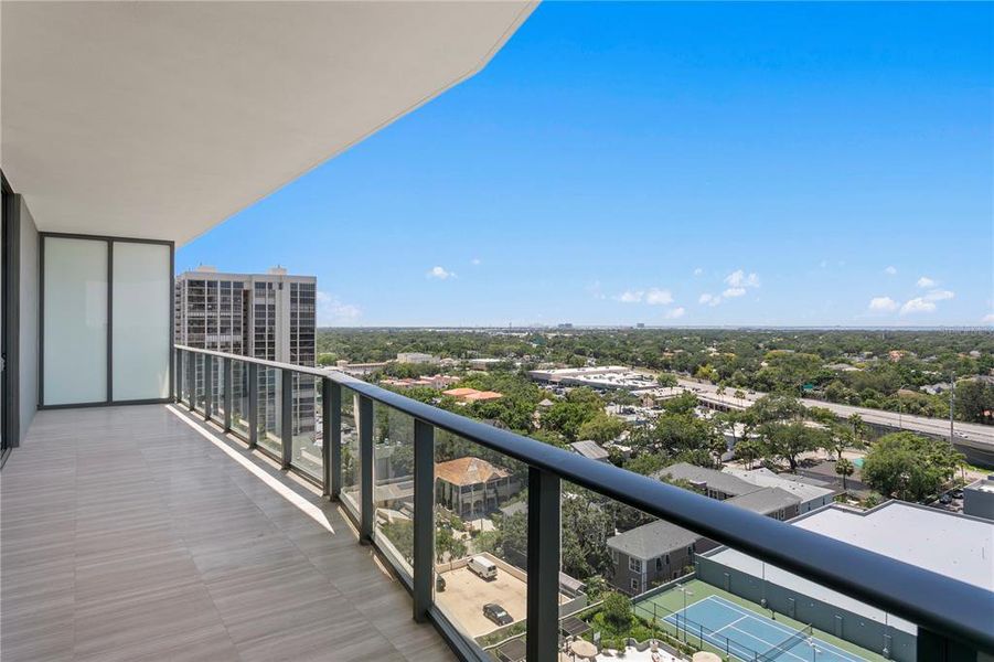 Spacious, unfurnished interior of a new home in , Tampa (Image 31).