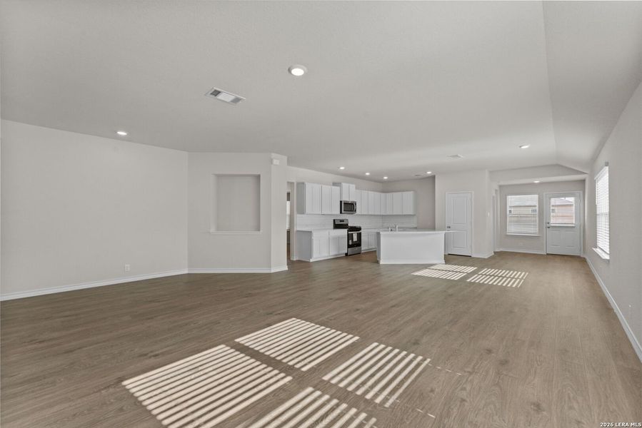 Spacious, unfurnished interior of a new home in Steele Creek, Cibolo (Image 19).