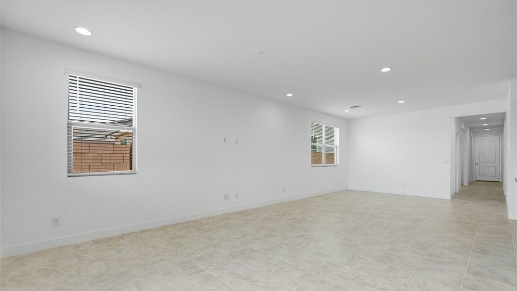 Spacious, unfurnished interior of a new home in Combs Ranch, San Tan Valley (Image 18).