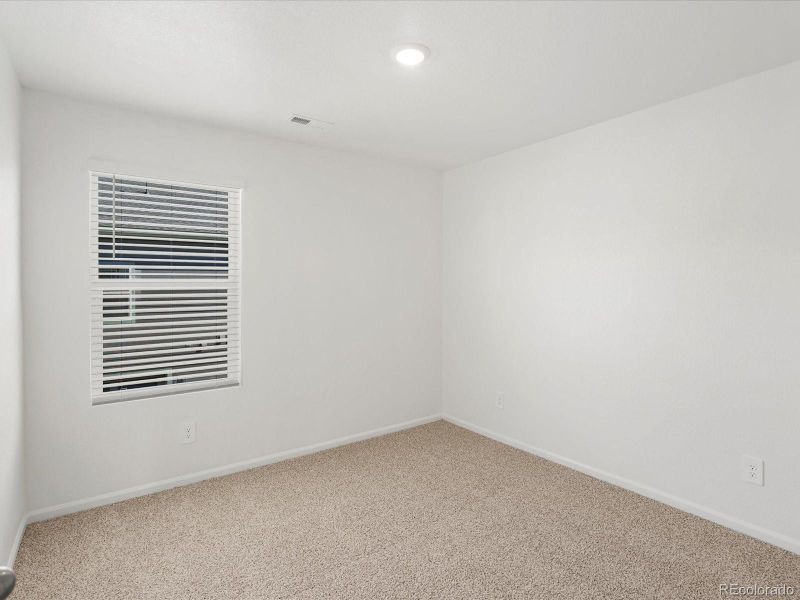 Spacious, unfurnished interior of a new home in Skyview at High Point, Aurora (Image 20).