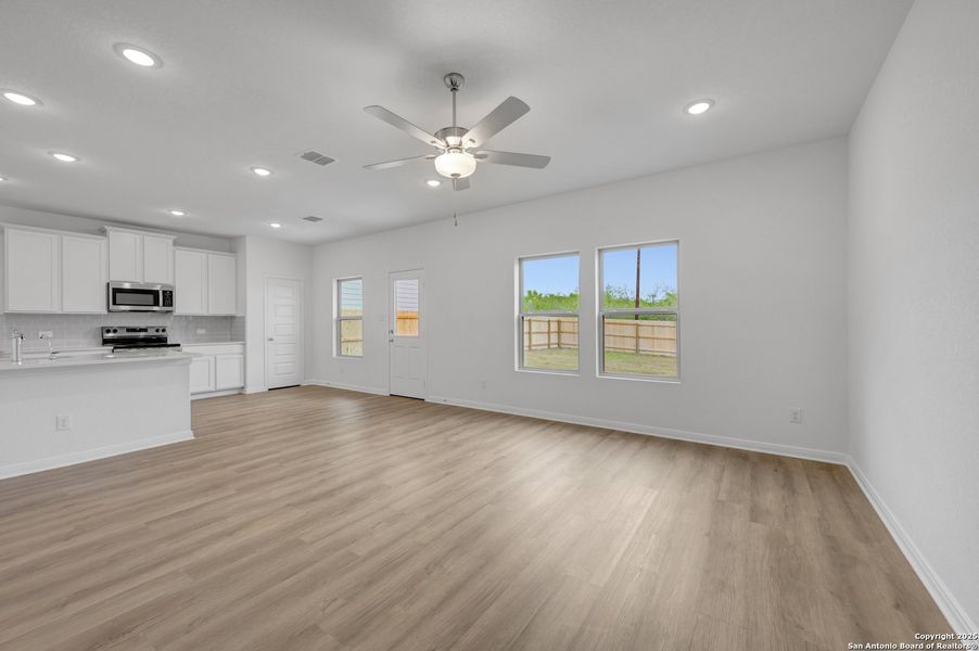 Spacious, unfurnished interior of a new home in Paloma Park, Converse (Image 35).
