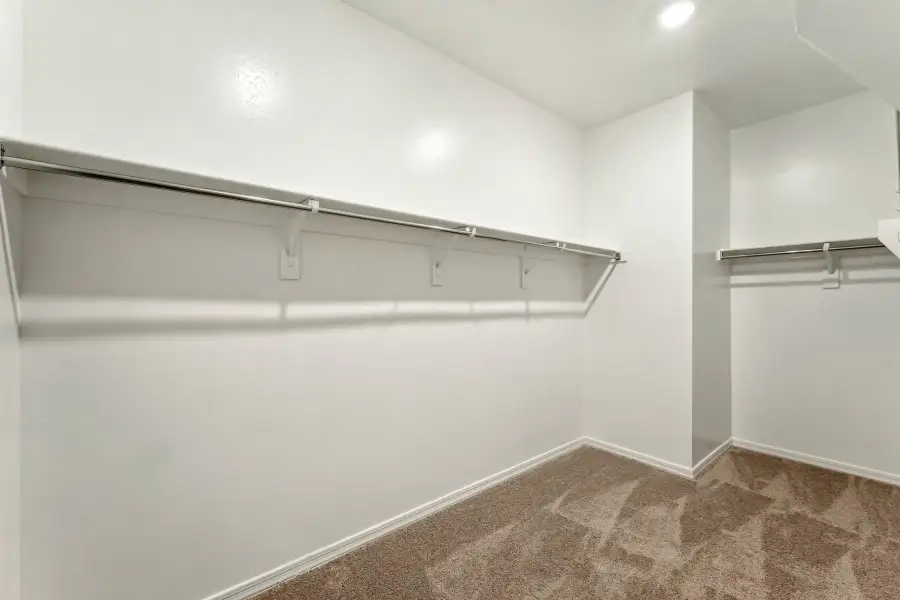 Primary suite walk in closet