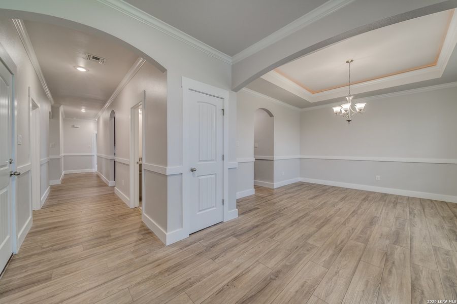 Spacious, unfurnished interior of a new home in , La Vernia (Image 9).