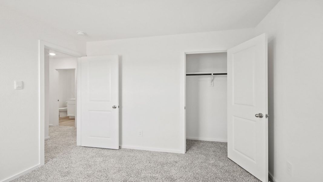 Spacious, unfurnished interior of a new home in Lexington Heights, Willis (Image 23).