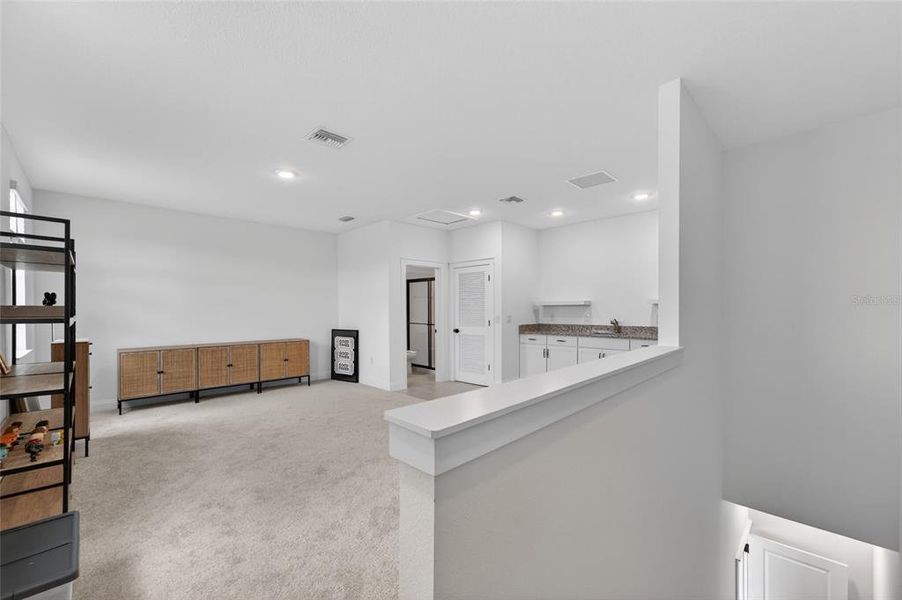 Furnished interior view inside a new home in , Winter Garden (Image 44).