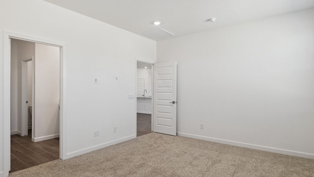 Spacious, unfurnished interior of a new home in Del Rio Ranch, Avondale (Image 25). Spacious, unfurnished interior of a new home in Del Rio Ranch, Avondale (Image 25).