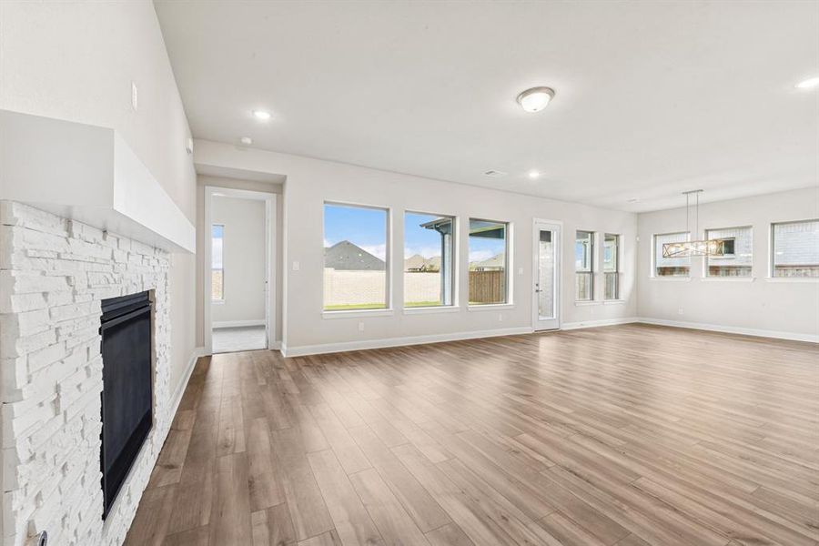 Spacious, unfurnished interior of a new home in Myrtle Creek, Waxahachie (Image 17).