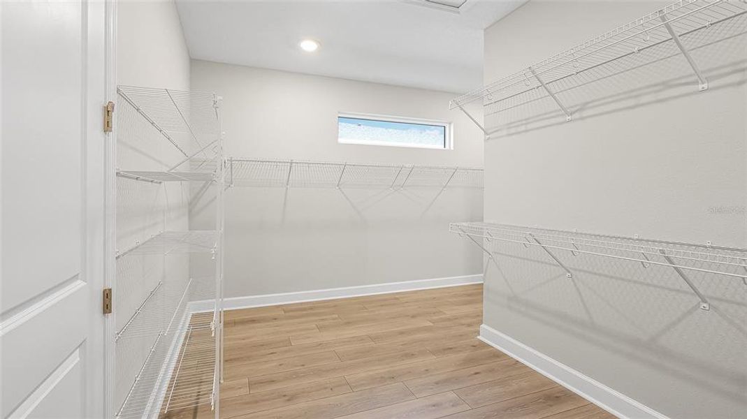 Spacious, unfurnished interior of a new home in Cresswind at Lake Harris, Tavares (Image 35).