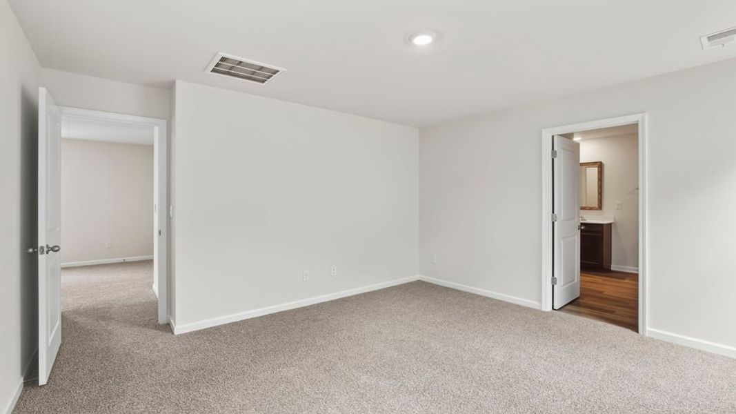Spacious, unfurnished interior of a new home in Durbin Meadows, Fountain Inn (Image 34).