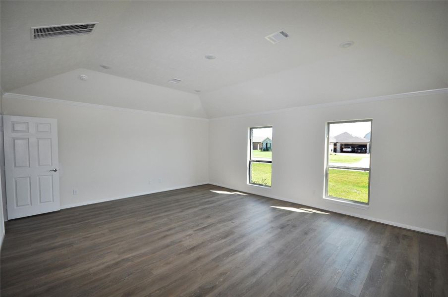 Spacious, unfurnished interior of a new home in Pedregal, League City (Image 32).