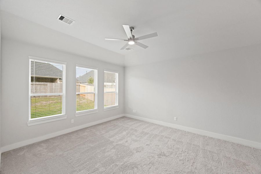 Spacious, unfurnished interior of a new home in Barton Creek Ranch, Conroe (Image 26). Spacious, unfurnished interior of a new home in Barton Creek Ranch, Conroe (Image 26).