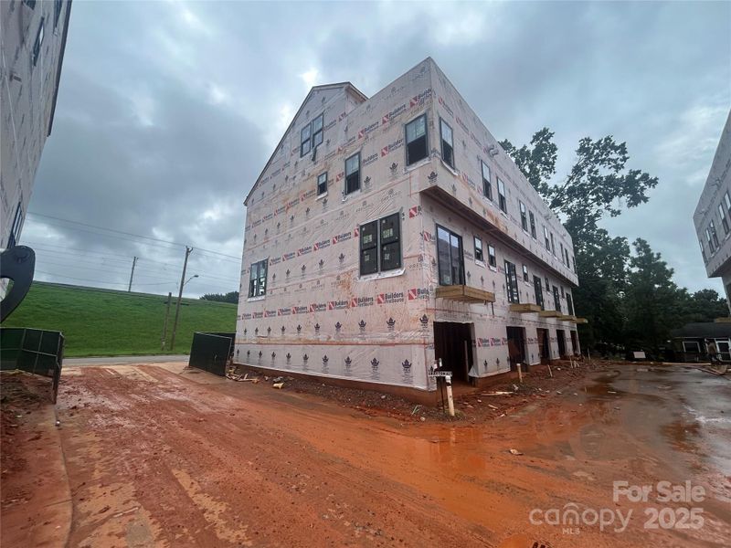 Image 10 of a home in .