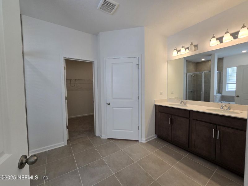 Furnished interior view inside a new home in Hyland Trail, Green Cove Springs (Image 15).