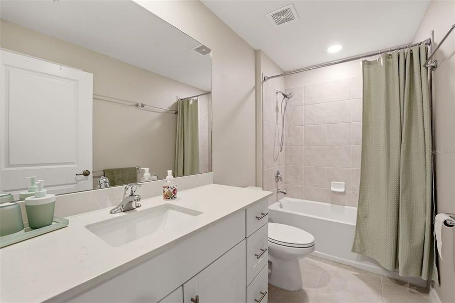 Furnished interior view inside a new home in Rotonda Lakes, Rotonda West (Image 15). Furnished interior view inside a new home in Rotonda Lakes, Rotonda West (Image 15).