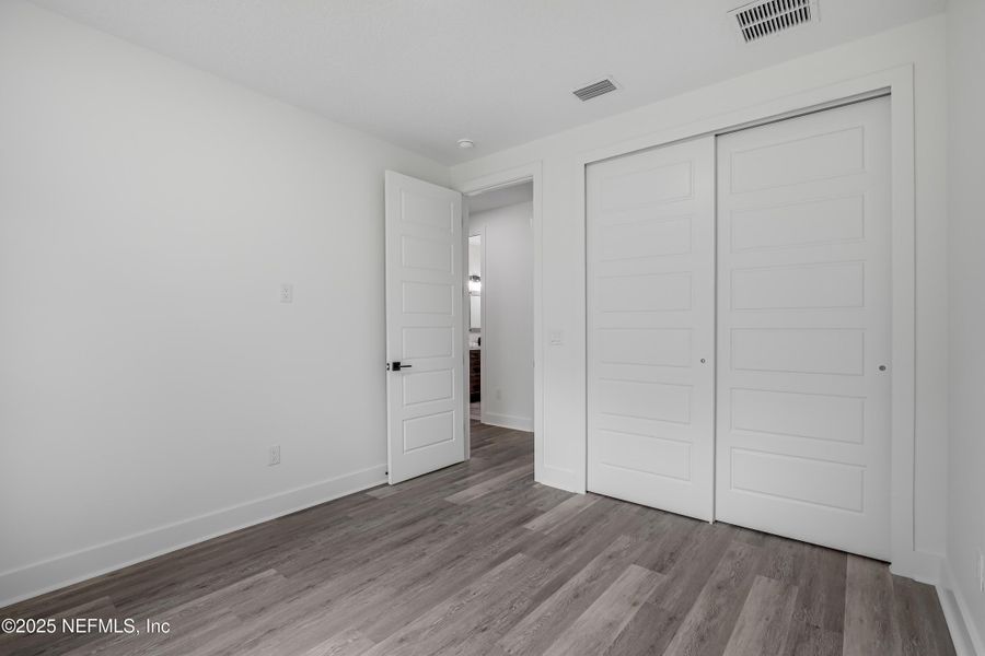 Spacious, unfurnished interior of a new home in , Jacksonville (Image 24).