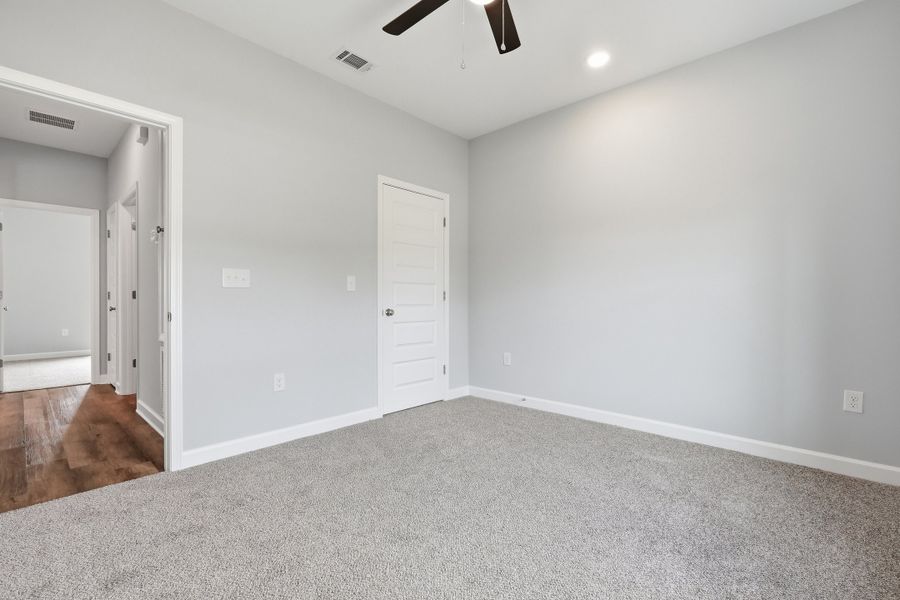 Spacious, unfurnished interior of a new home in Southern Charm, Crestview (Image 17).