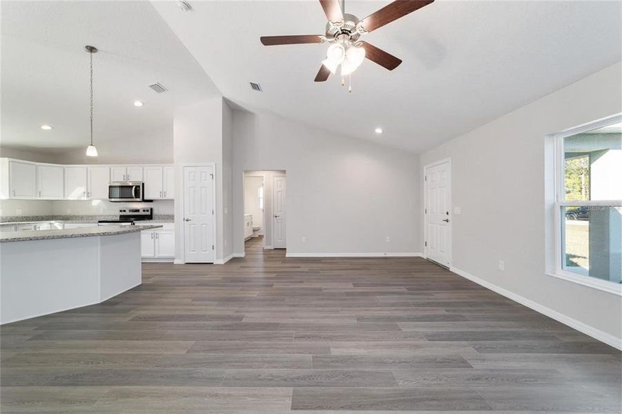 Spacious, unfurnished interior of a new home in , Dunnellon (Image 38).