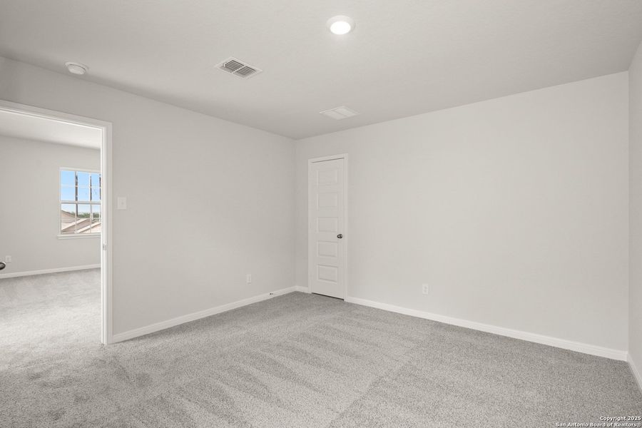 Spacious, unfurnished interior of a new home in Cinco Lakes, San Antonio (Image 16). Spacious, unfurnished interior of a new home in Cinco Lakes, San Antonio (Image 16).