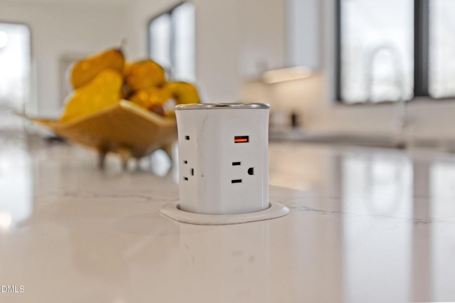 25-813 N Roxboro_6739 25-813 N Roxboro_6739