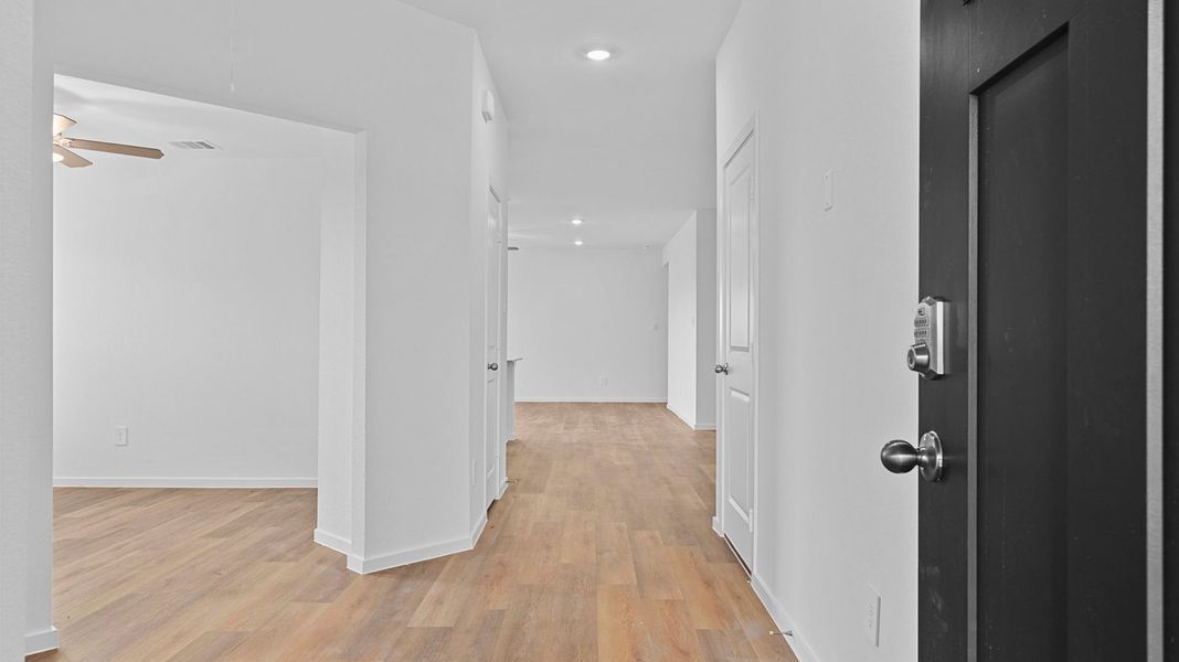 Spacious, unfurnished interior of a new home in Caldwell Crossing, Iowa Colony (Image 9). Spacious, unfurnished interior of a new home in Caldwell Crossing, Iowa Colony (Image 9).