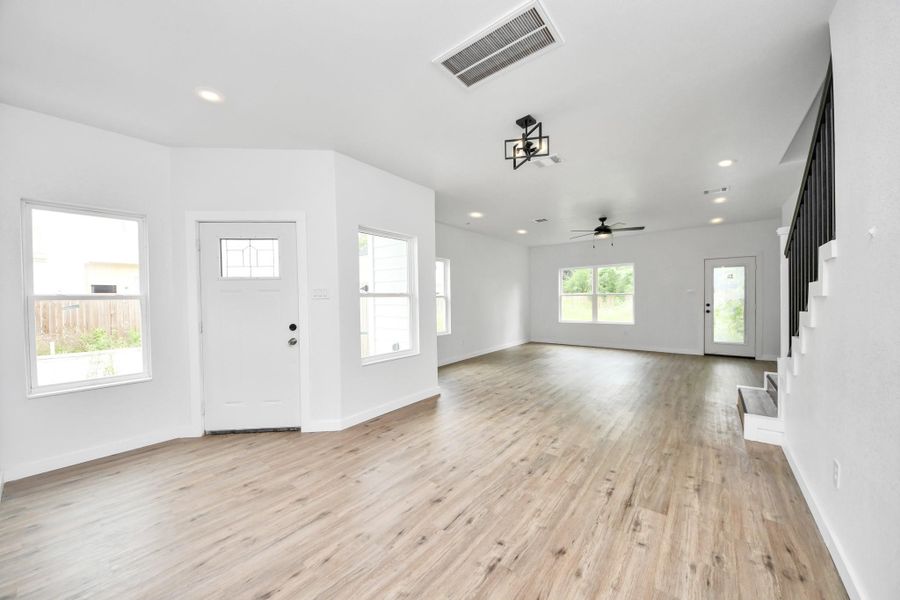 Spacious, unfurnished interior of a new home in , Houston (Image 27).