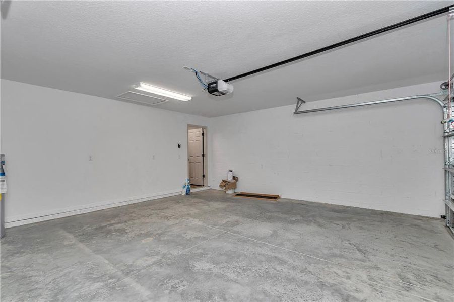 Spacious, unfurnished interior of a new home in Marion Oaks, Ocala (Image 14).