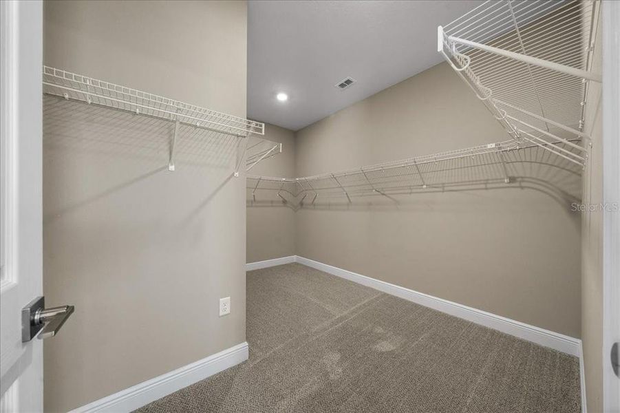 Spacious, unfurnished interior of a new home in , Ocala (Image 33).