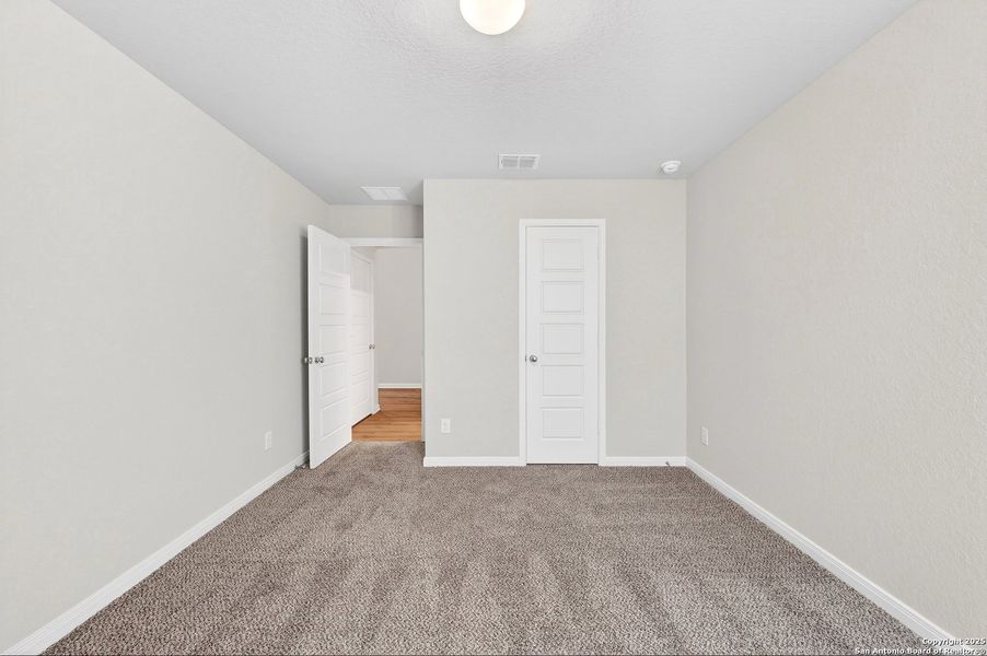 Spacious, unfurnished interior of a new home in Winding Brook, San Antonio (Image 14).