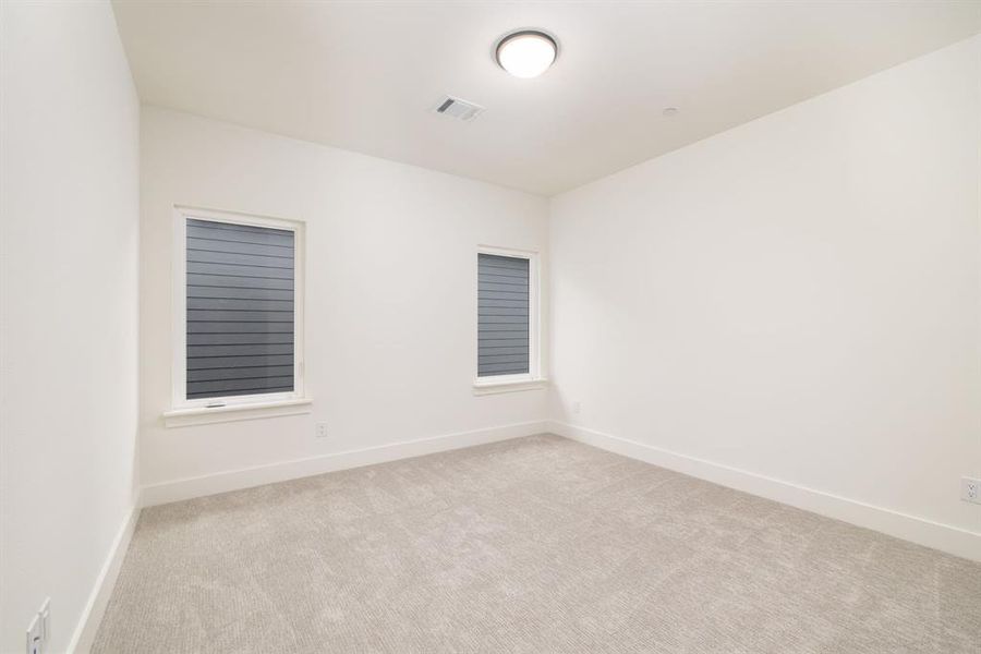 Spacious, unfurnished interior of a new home in Dove Station, Grapevine (Image 23).