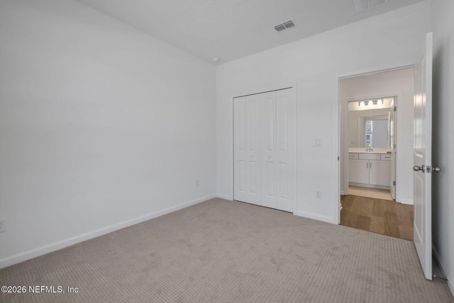 Spacious, unfurnished interior of a new home in Hyland Trail, Green Cove Springs (Image 46).